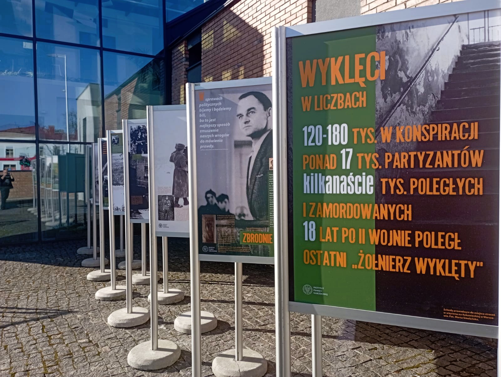 Wystawa plenerowa - widok na plansze