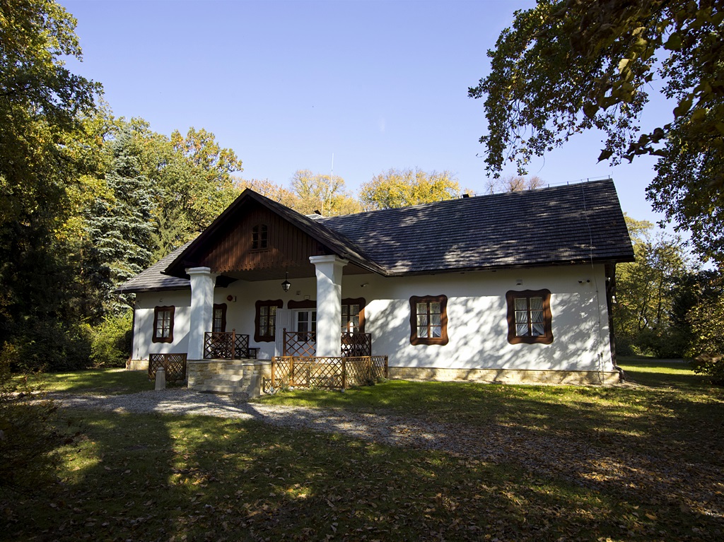 Muzeum Dwór w Dołędze, 