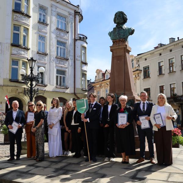 zdjęcie grupowe uczestników wydarzenia