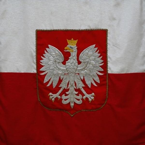sztandar Szkoły Podstawowej nr 1 im. K. Hoffmanowej w Tarnowie