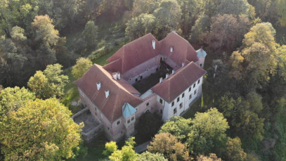 Zamek w Dębnie bohaterem Skarbów Małopolski Radia Kraków