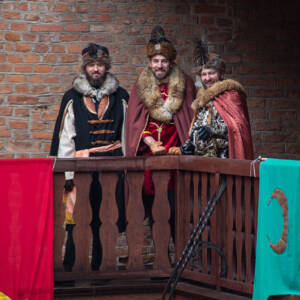 Trzej królowie na balkonie